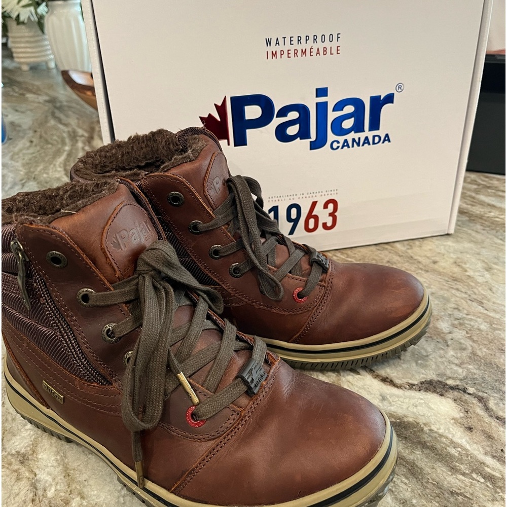 Pajar waterproof shearling lined boots size 9-9.5. Like New! Originally $144